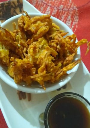 A picture of Crispy Onion Bhajiya.