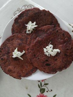 રાગી બીટ પરાઠા (Ragi beetroot paratha) રેસીપી મુખ્ય ફોટો