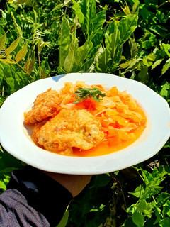 ~ Csikemell burgonyás, fokhagymás bundában, lecsós körettel ~ recept fotója