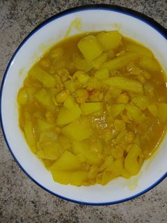 Una foto de Sopa suculentosa de garbanzos con papa