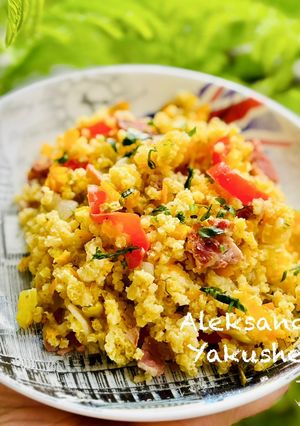 A picture of Millet porridge with bacon and vegetables in a multicooker.