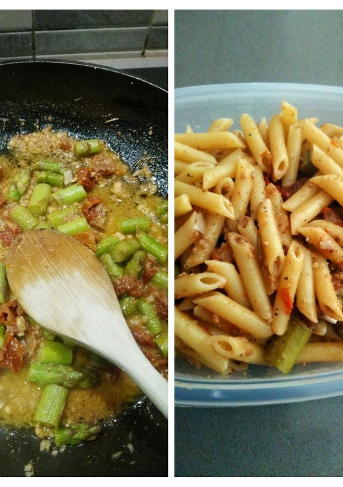 Una foto de Pasta con trigueros y tomates secos