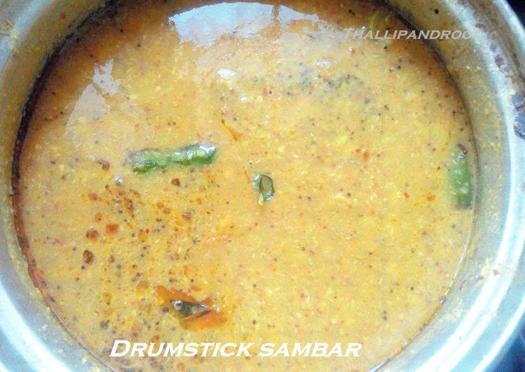 Recipe of Any-night-of-the-week Arachivittu Murungakai Sambar / Drum stick Sambar