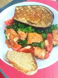 Grilled salmón con Berenjena al horno