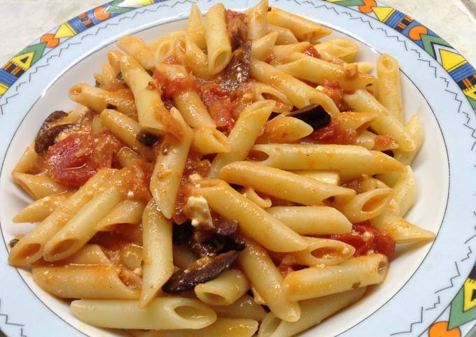 Recipe of Quick Pasta with cherry tomatoes, olives and feta cheese!