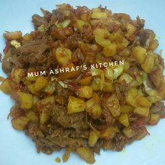 A picture of Potato with minced meat.