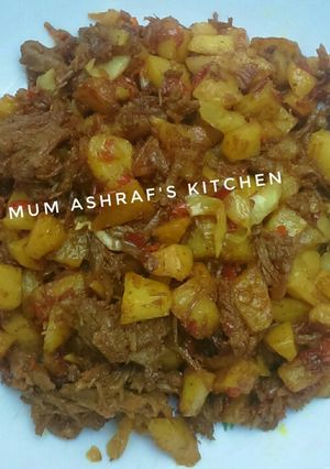 A picture of Potato with minced meat.