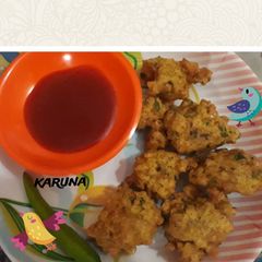 A picture of Moong Dal Bhajiya/Pakoras.