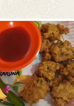 A picture of Moong Dal Bhajiya/Pakoras.