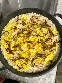 A picture of Hyderabadi Chicken Biryani.
