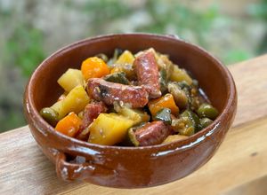 Une photo de Tajine à la merguez et aux légumes du moment