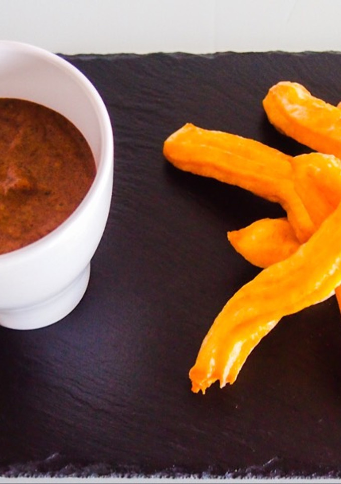 Una foto de Falso chocolate con churros