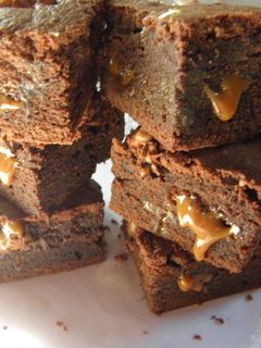 Una foto de Brownie con marmolado de dulce de leche