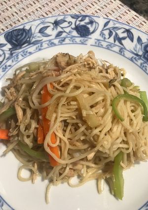Una foto de Chow Mein de Pollo