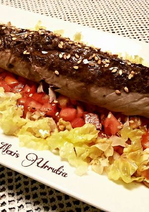 Foto principal de Solomillo de bonito listado al punto, con tomates marinados y corazón de lechuga escarchada