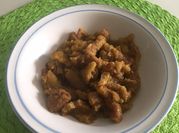 Una foto de chicharrones en salsa verde