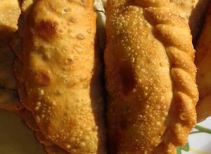 Una foto de Empanadas de carne cortadas a cuchillo fritas