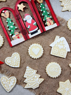 Una foto de 🎅🏻❄️☃️ Galletitas de manteca ❄️ Galletitas navideñas - Decoración fácil paso a paso + Tips ☃️❄️🎅🏻