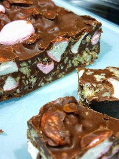 Una foto de Falso turrón de nubes y muesli