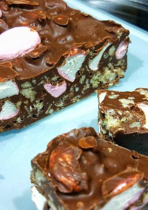 Una foto de Falso turrón de nubes y muesli