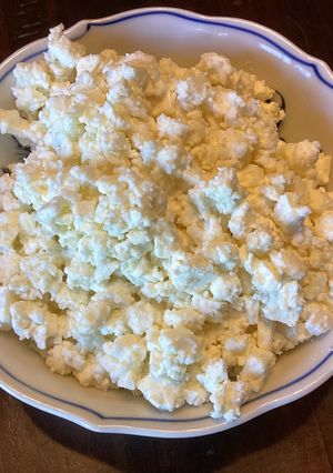 A picture of California Farm Made Fresh Cottage Cheese.