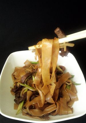 Una foto de Noodles de arroz con ternera {Ow Fo Fun}