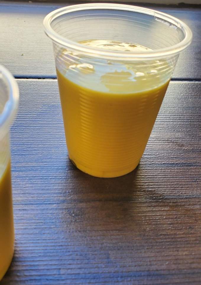 Una foto de Gelatina de mango con queso crema