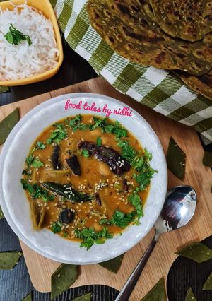સ્પીનેચ દાળ ઢોકળી (Spinach Dal Dhokli Recipe In Gujarati) રેસીપી મુખ્ય ફોટો