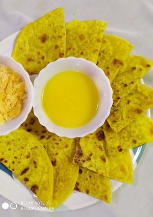 A picture of Daal poli/ Puran Poli/ Sweet stuff Paratha.
