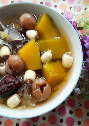 港式養顏糖水 ~ 銀耳南瓜蓮子養血甜湯 的食譜成品照片