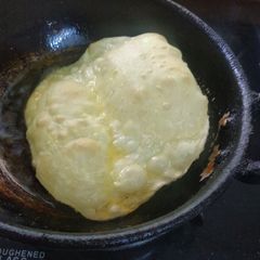 A picture of Bhature.
