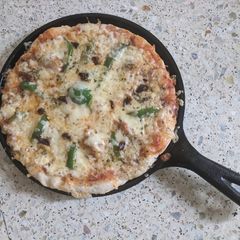 Chicken pizza A picture of Chicken pizza.