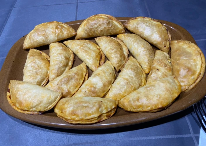 Cómo Hacer  Empanadillas de atún con pisto al horno