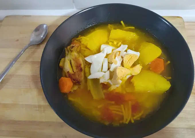 Pasos sencillos para Hacer  Sopa de fideos con verdura y pollo