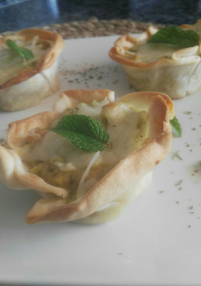 Una foto de Cestas de aguacate y queso