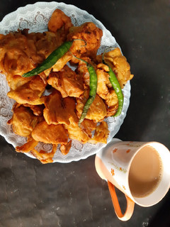 आलू प्याज़ के पकौड़े (aloo pyaz ke pakode recipe in Hindi) रेसिपी मुख्य फोटो