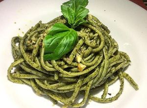 Una foto de Tallarines al pesto con nueces