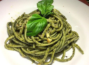 Una foto de Tallarines al pesto con nueces