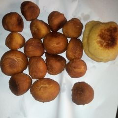 A picture of Zee's corn buns.