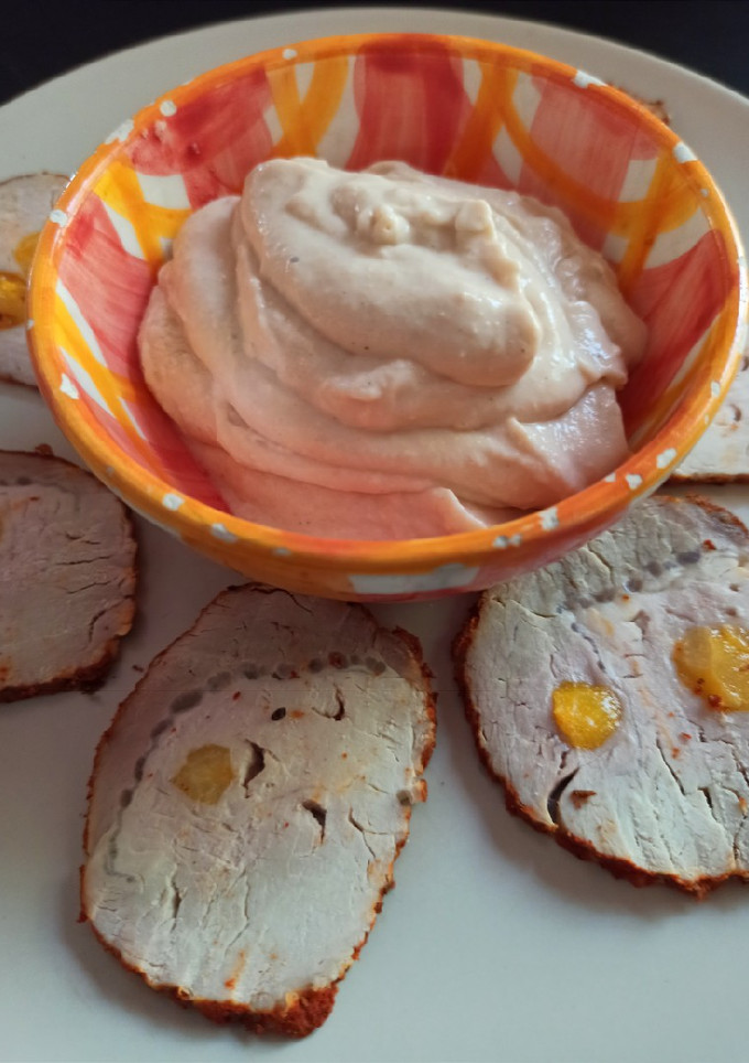 Una foto de Salsa de almendras para carnes y fiambres