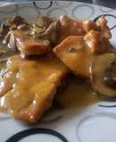 Filetes de pavo en salsa con champiñones