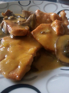 Una foto de Filetes de pavo en salsa con champiñones