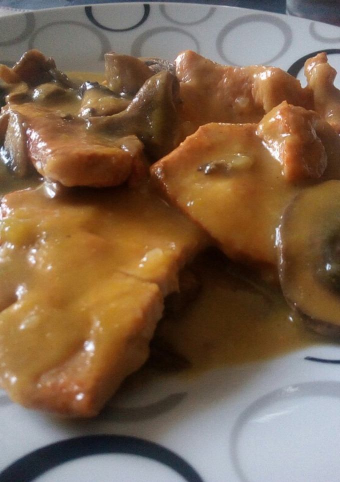 Una foto de Filetes de pavo en salsa con champiñones