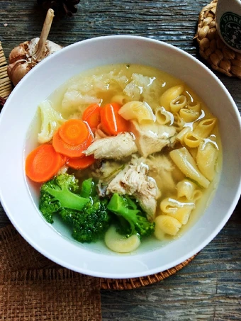Cara Gampang Membikin Resep Sup Ayam Makaroni yang Uenak Anti Ribet, Menggugah Selera