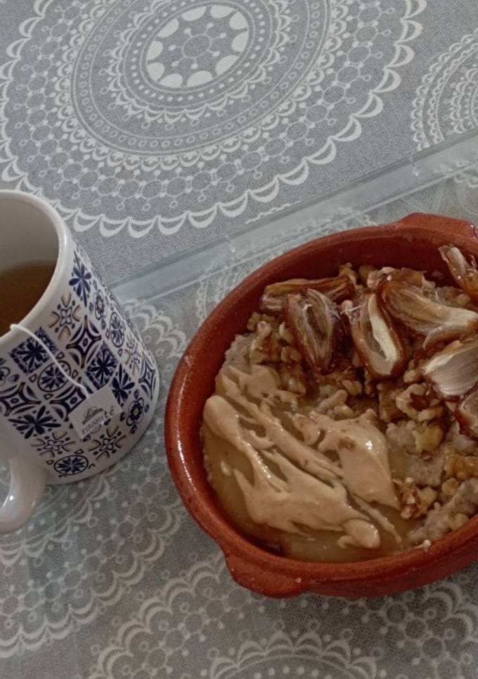 Una foto de Porridge de canela con compota de manzana