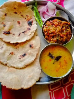 बाजरे की रोटला (bajre ki rotla recipe in Hindi) रेसिपी मुख्य फोटो