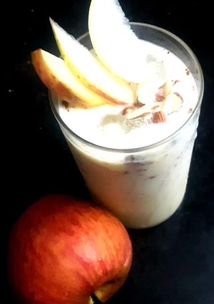 A picture of Apple milkshake.