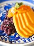 Sweet sticky rice with mango and mango coulis