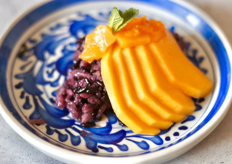 Simple Way to Make Favorite Sweet sticky rice with mango and mango coulis