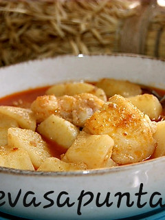 Una foto de Bacalao al ajo y pimentón (All i pebre) 🐚 🐟 🌶️ 🧄